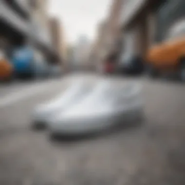 Materials of Vans Slip-On True White Detailed inspection of Vans Slip-On True White highlighting its materials.